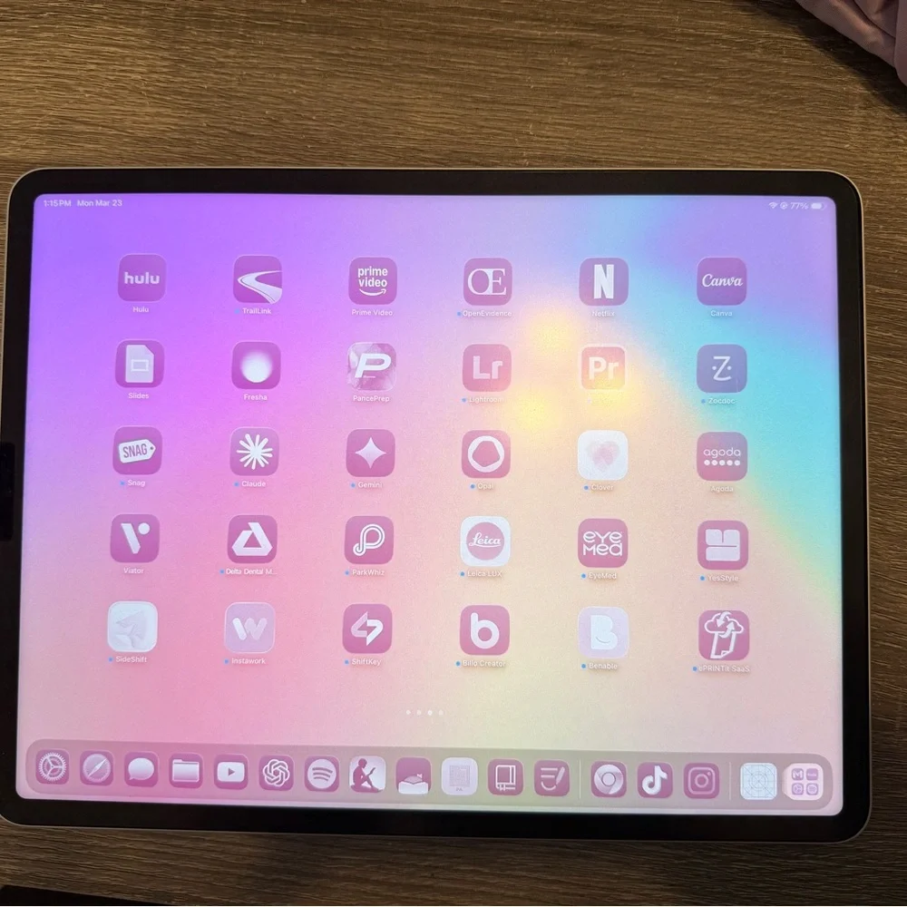 Apple iPad Pro 12.9-inch 6th Gen Wi-Fi Tablet Silver 256GB Keyboard folio